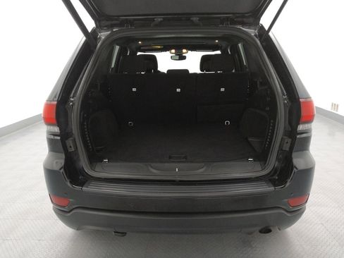 Used 2019 Jeep Grand Cherokee Laredo image 29