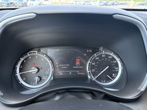 Used 2022 Toyota Highlander XLE AWD/4WD image 3