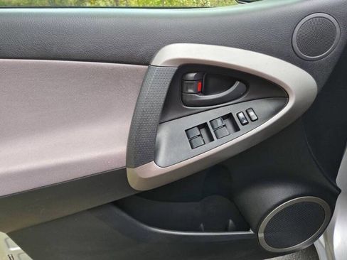 Used 2008 Toyota RAV4 Base 4x4 4dr SUV w/TH Third Ro image 22