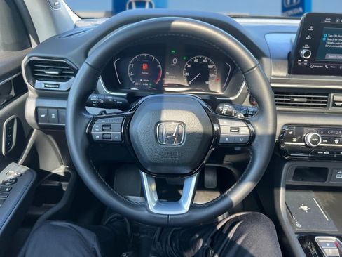 Used 2024 Honda Pilot Touring image 17