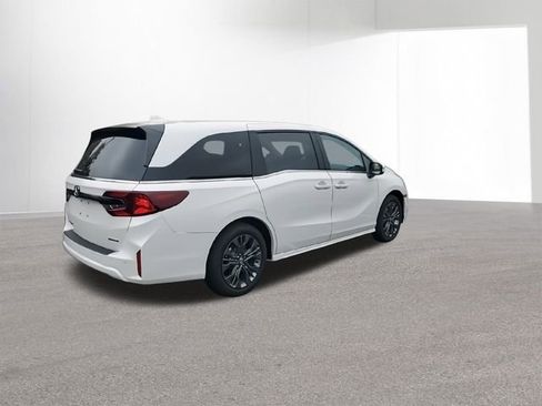 New 2026 Honda Odyssey Touring image 9
