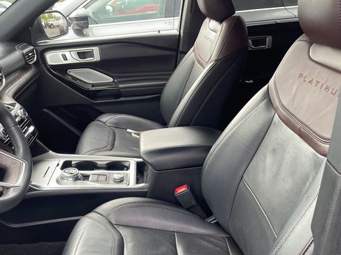 Used 2023 Ford Explorer Platinum w/ Technology Package image 3