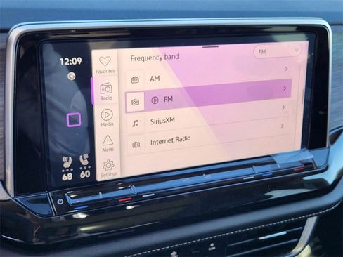 New 2025 Volkswagen Atlas SEL image 12