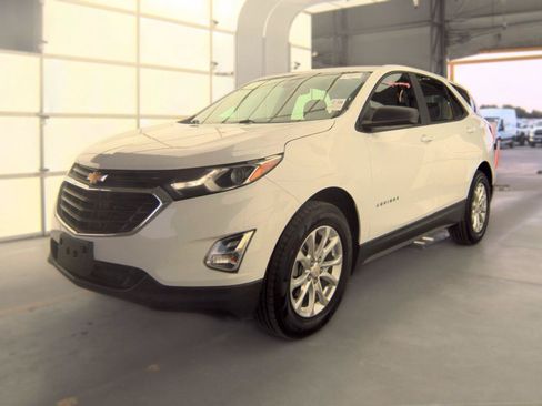 Used 2020 Chevrolet Equinox LS AWD/4WD image 2
