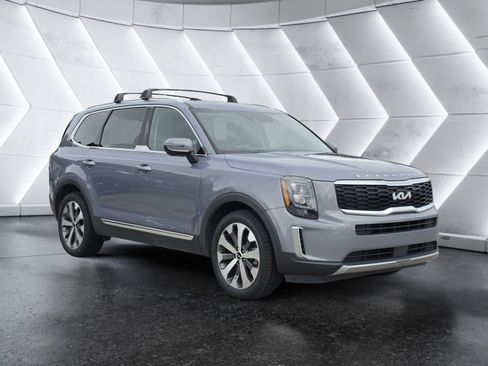 Used 2022 Kia Telluride EX w/ EX Premium Package FWD image 2