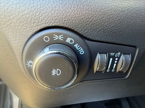 Used 2024 Jeep Compass Latitude w/ Convenience Group AWD/4WD image 15