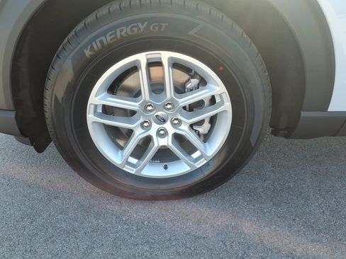 Used 2026 Ford Explorer Active w/ Active Comfort Package RWD image 9
