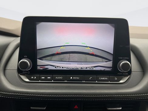 Used 2023 Nissan Rogue SV image 15