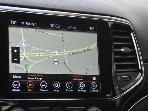 Used 2021 Jeep Grand Cherokee Limited image 3