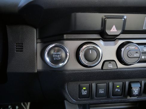 Certified 2022 Toyota Tacoma TRD Off-Road w/ Technology Package image 30