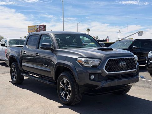 Used 2018 Toyota Tacoma TRD Sport w/ Technology Package image 11