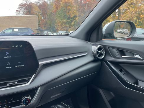 Used 2025 Chevrolet Equinox LT image 31