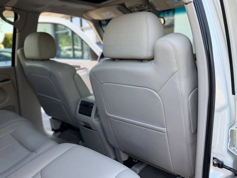 Used 2005 Cadillac Escalade EXT AWD/4WD image 59