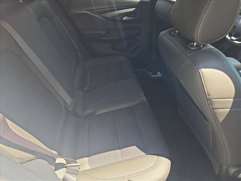 Used 2025 Buick Envista Preferred w/ Advanced Safety Package FWD image 18