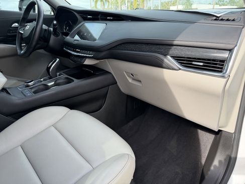 Used 2023 Cadillac XT4 Premium Luxury image 12