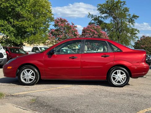 Used 2003 Ford Focus SE FWD image 3