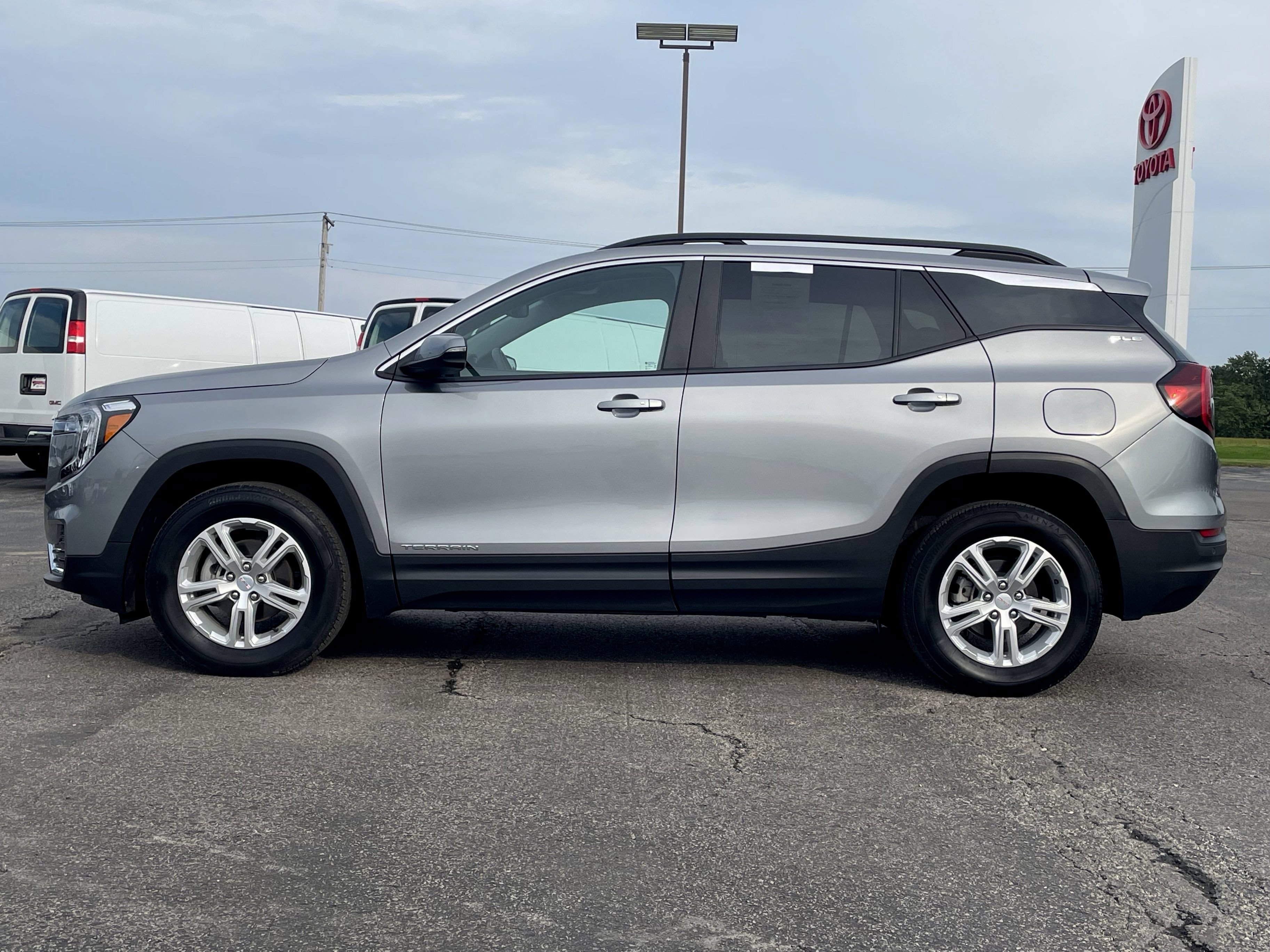 Certified 2023 GMC Terrain SLE w/ Driver Convenience Package AWD/4WD image 7