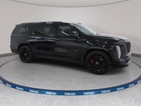Used 2026 Cadillac Escalade ESV V w/ LPO, ONYX Package AWD/4WD image 4