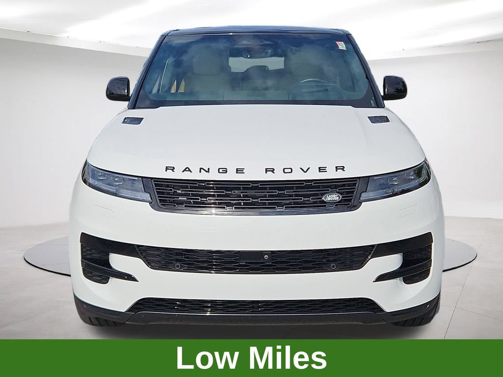 Used 2025 Land Rover Range Rover Sport SE AWD/4WD image 2