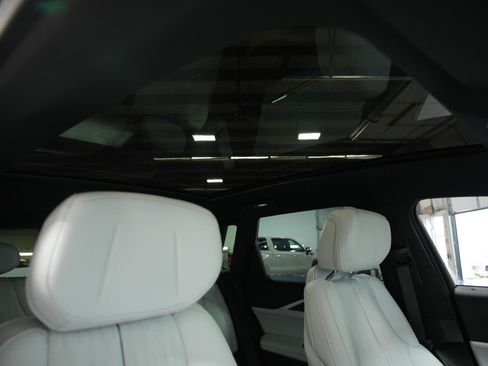 Used 2024 Cadillac Lyriq Luxury AWD/4WD image 21