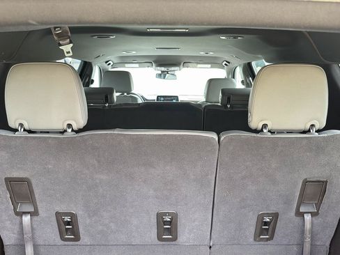 Used 2023 Chevrolet Suburban LT RWD image 6