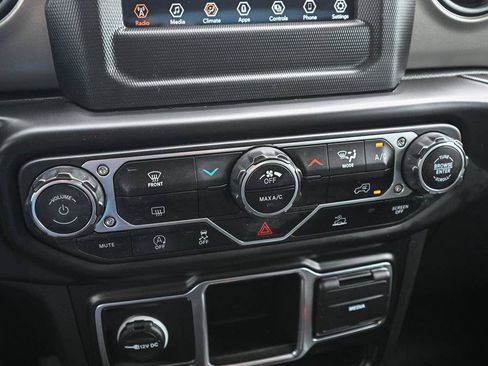 Used 2022 Jeep Wrangler Sport AWD/4WD image 29