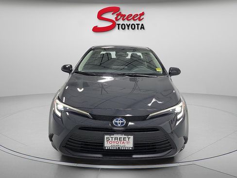 Certified 2025 Toyota Corolla LE FWD image 5