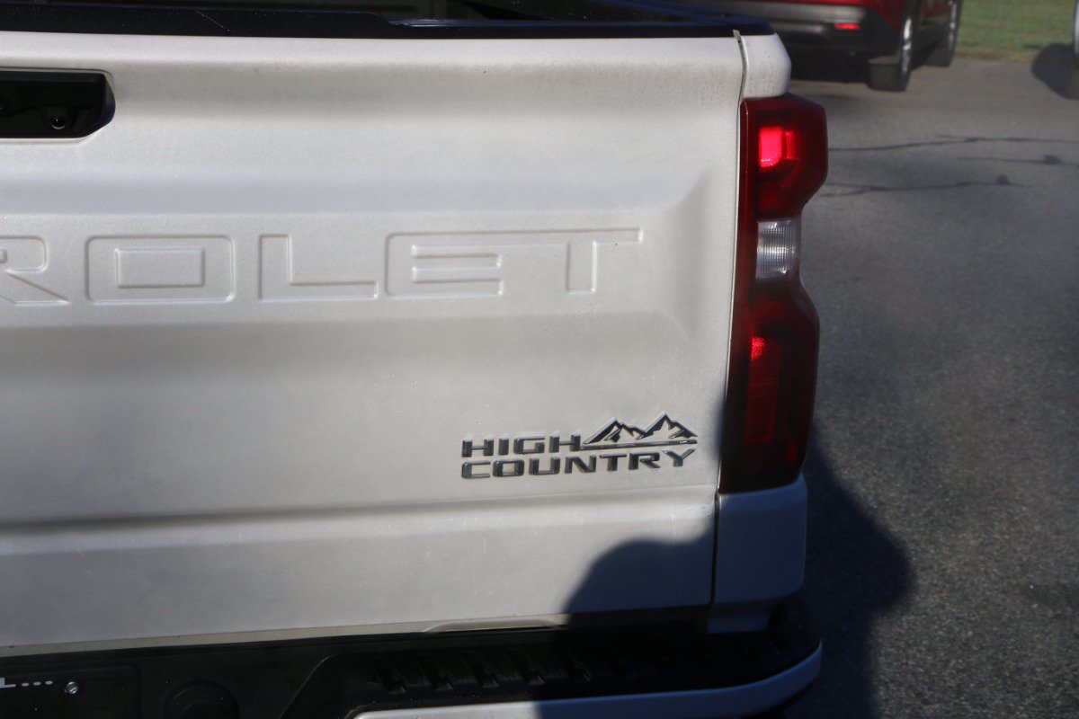 Used 2023 Chevrolet Silverado 1500 High Country w/ High Country Premium Package AWD/4WD image 6