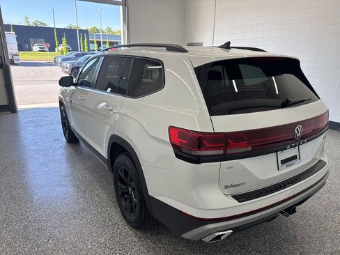 New 2026 Volkswagen Atlas Peak Edition AWD/4WD image 3
