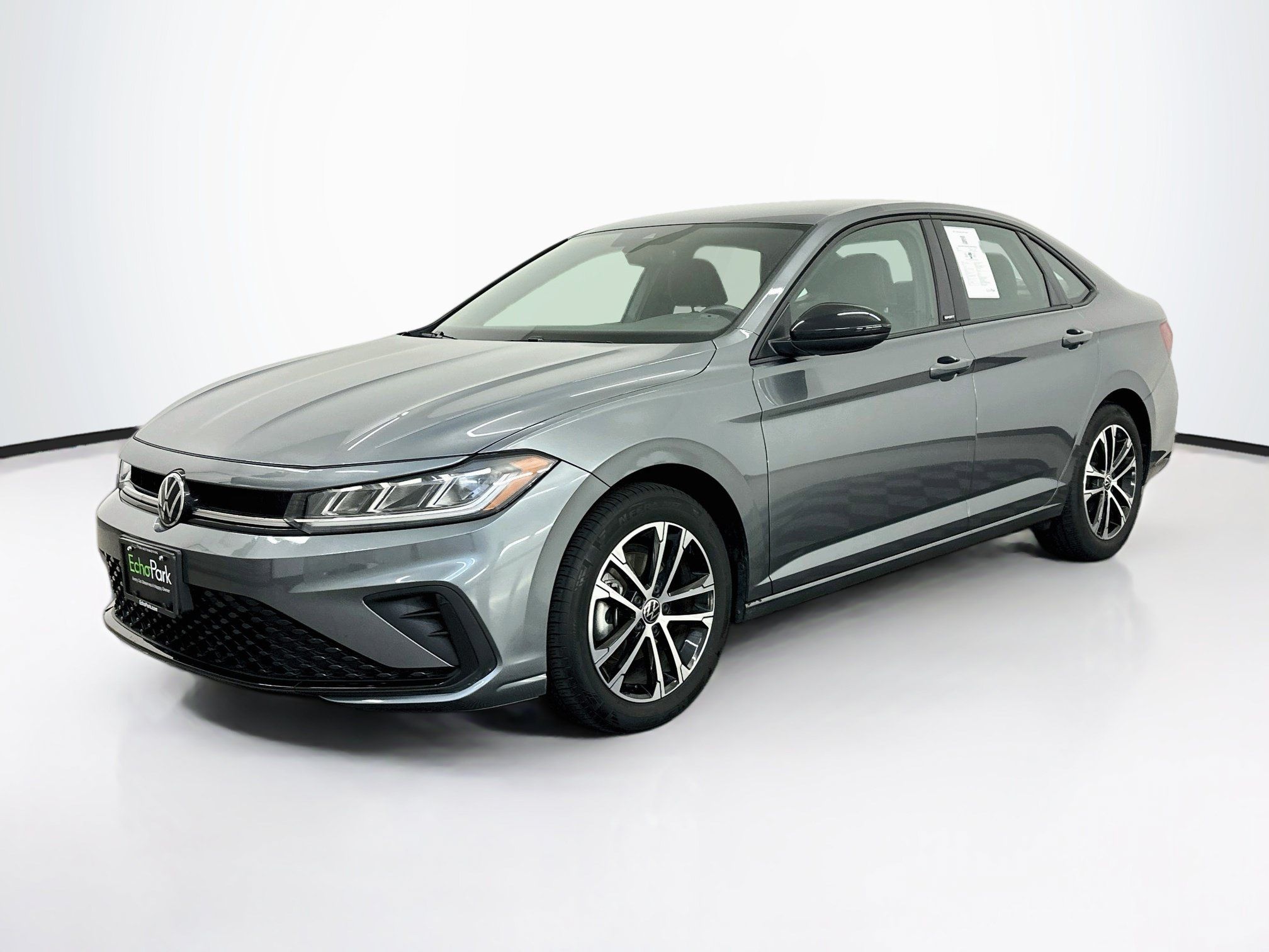 Used 2025 Volkswagen Jetta Sport FWD image 3