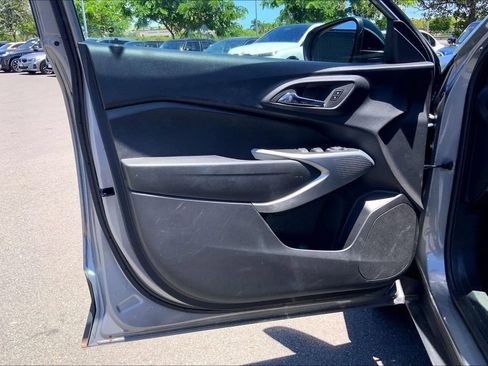 Used 2024 Chevrolet Trax RS FWD image 23