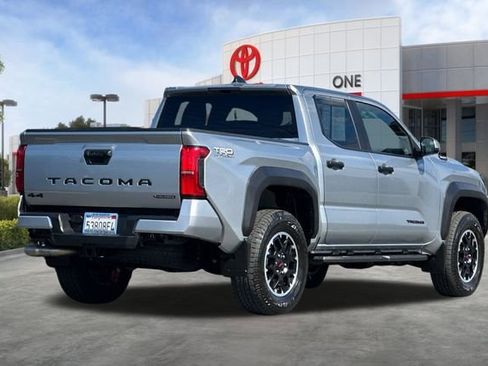 Used 2025 Toyota Tacoma TRD Off-Road image 4