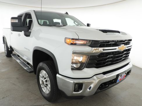 Used 2025 Chevrolet Silverado 2500 LT w/ Convenience Package image 3