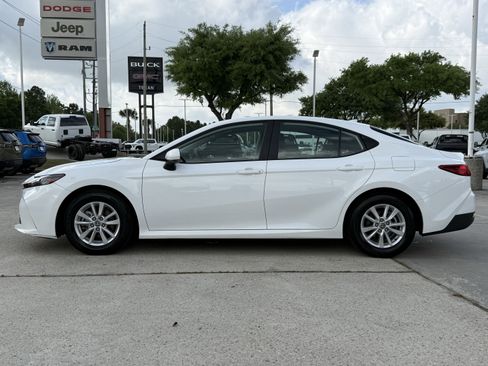 Used 2025 Toyota Camry LE image 9