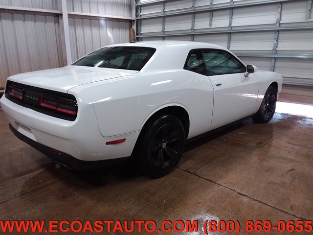 Used 2016 Dodge Challenger SXT RWD image 5