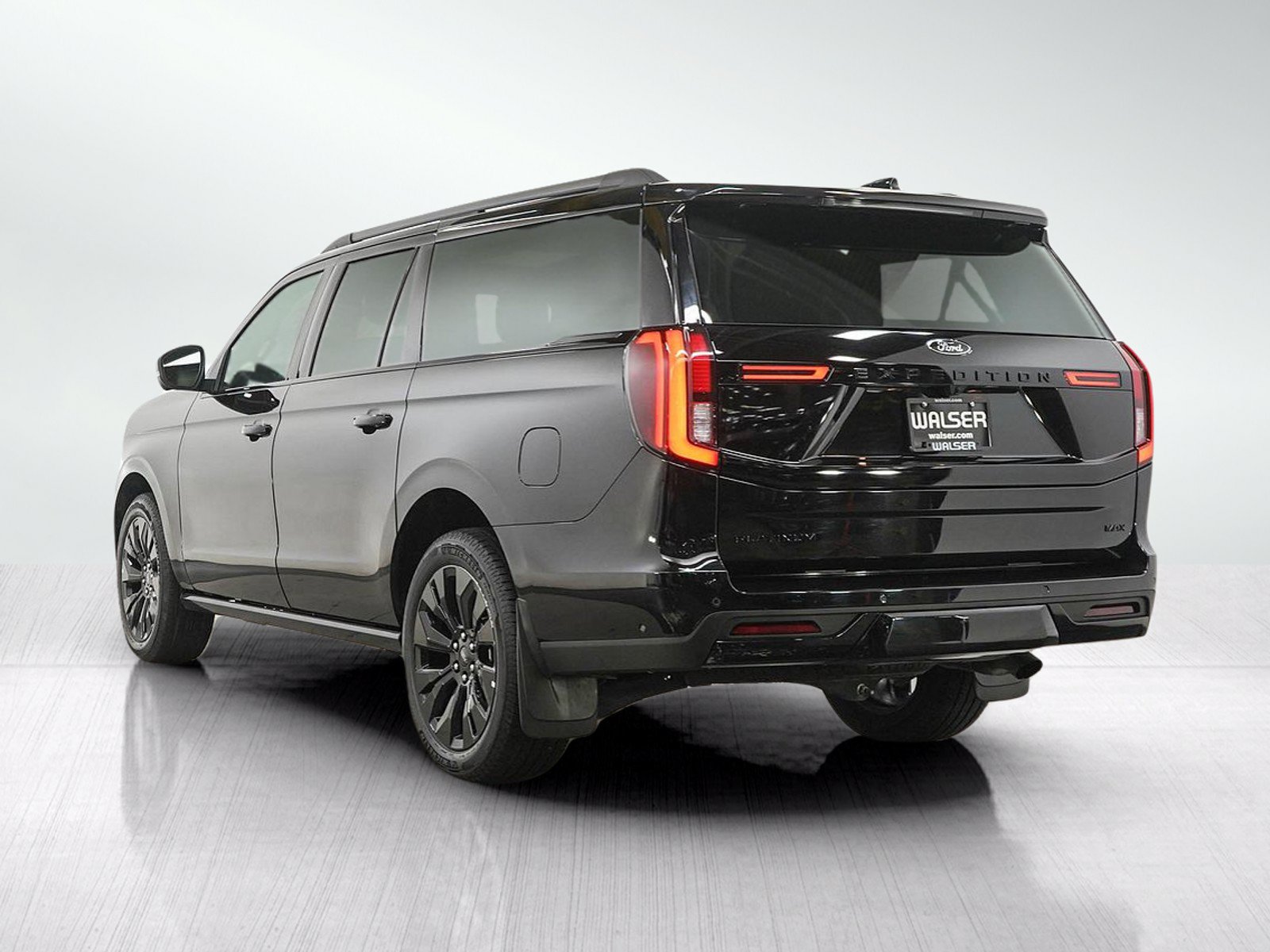 Used 2025 Ford Expedition Max Platinum w/ Stealth Appearance Package AWD/4WD image 4