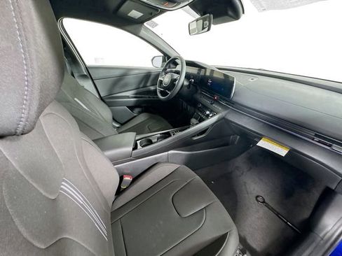 New 2025 Hyundai Elantra SEL FWD image 27