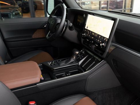 Used 2024 Lexus GX 550 image 30