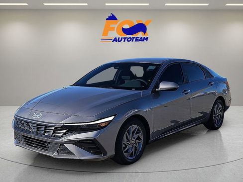 Used 2024 Hyundai Elantra SEL image 1