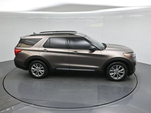 Used 2021 Ford Explorer XLT w/ Equipment Group 202A RWD image 38