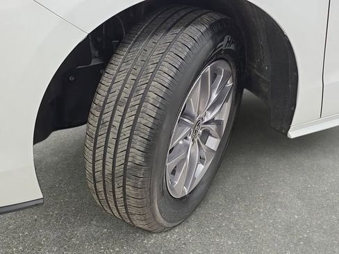 Used 2024 Toyota Sienna LE image 26