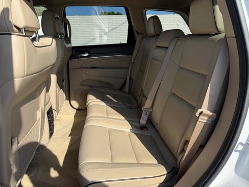 Used 2020 Jeep Grand Cherokee Overland RWD image 22