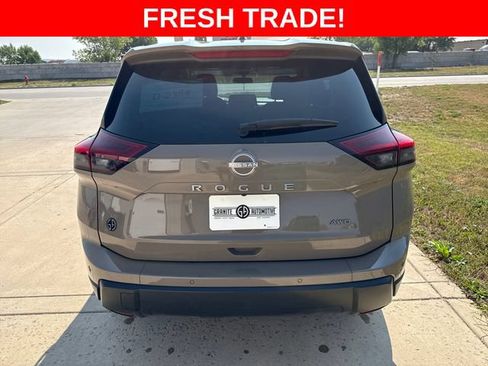 Used 2025 Nissan Rogue SV AWD/4WD image 4