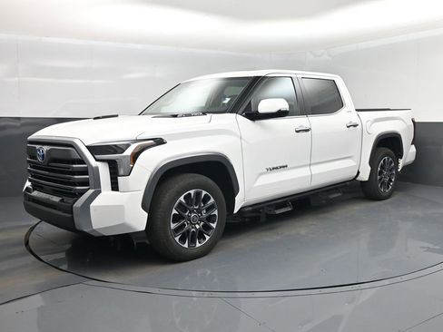 Used 2024 Toyota Tundra Limited w/ Power Package RWD image 9