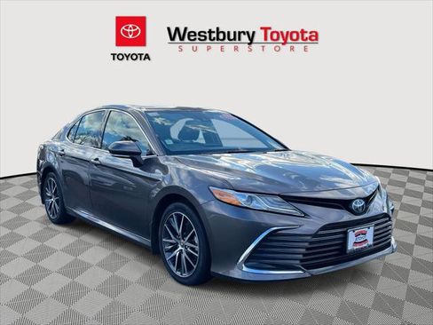 Certified 2023 Toyota Camry XLE image 1