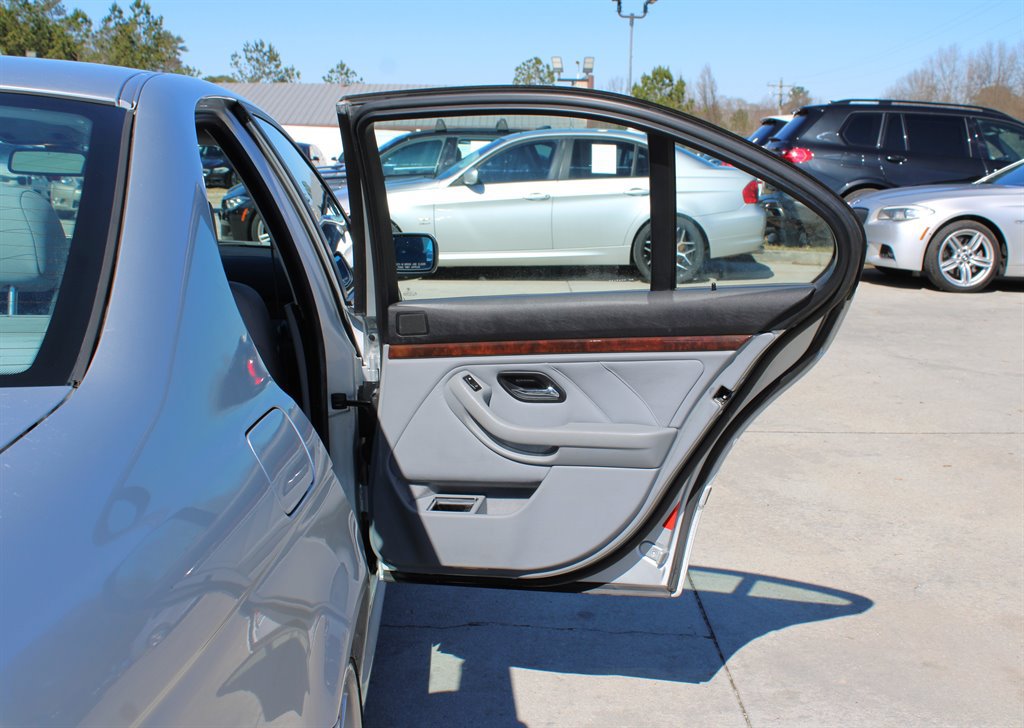 Used 2000 BMW 540i Sedan RWD image 28