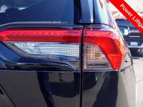 Certified 2022 Toyota RAV4 XLE Premium image 9