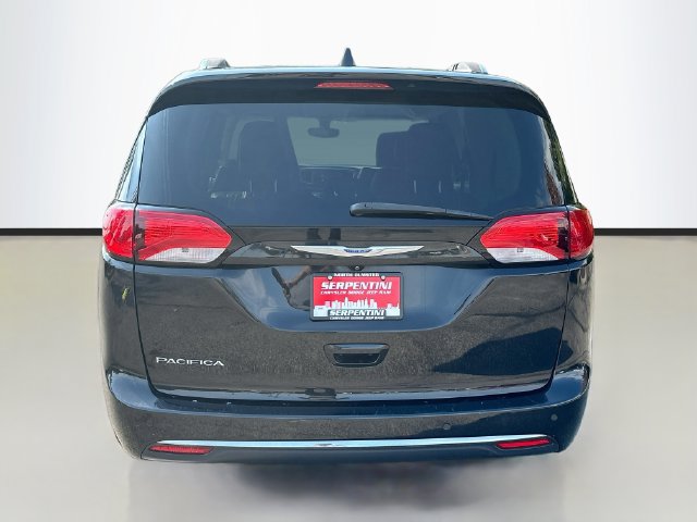 Used 2018 Chrysler Pacifica Touring-L w/ Tire & Wheel Group FWD image 6