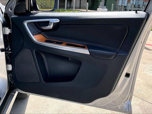 Used 2017 Volvo XC60 T5 Inscription w/ Preferred Option Package FWD image 25