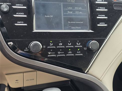 Used 2018 Toyota Camry LE FWD image 20